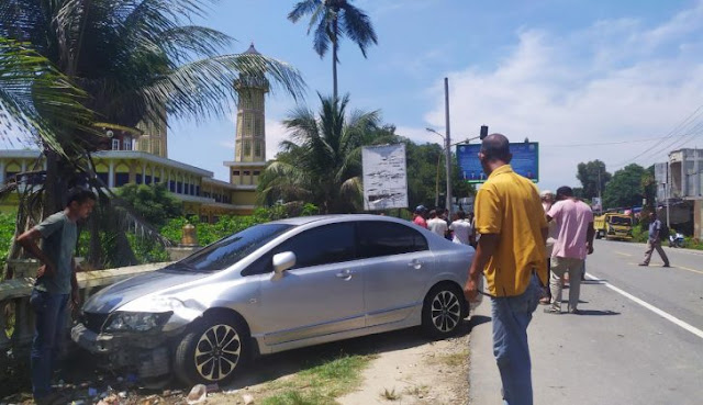 Tabrakan Honda Civic dan Yamaha R15 Satu Orang Kritis di Aceh Timur Juli 19, 2020