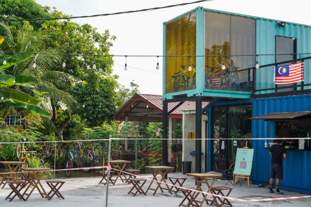 bcd bike cafe, kampung bandar dalam