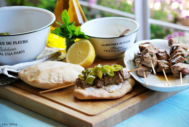  Souvlaki con pan de pita para Whole Kitchen 