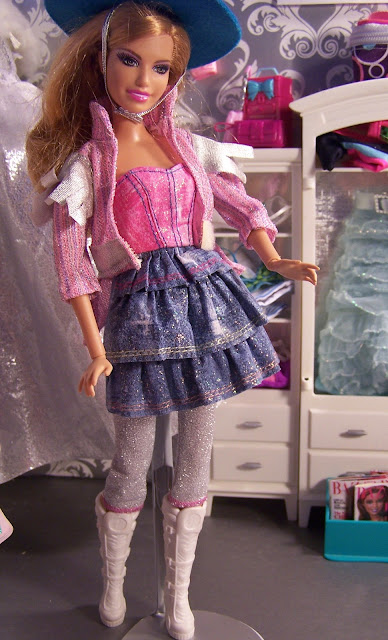Barbie:OldNewGreenRedo : 1980's Fashion Show at Vickie's:Part One