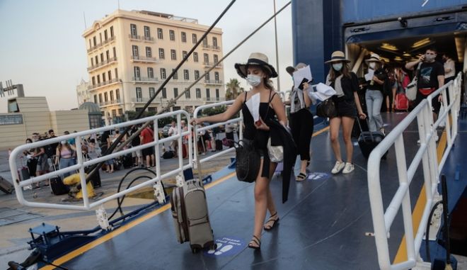  Με υποχρεωτικό self test η επιστροφή απο τα νησιά για ανεμβολίαστους - Τι ισχύει για τα αεροπλάνα