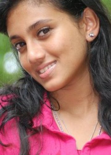 Srilankan Models & Actresses: Up Coming Actress Shanudri Priyasad