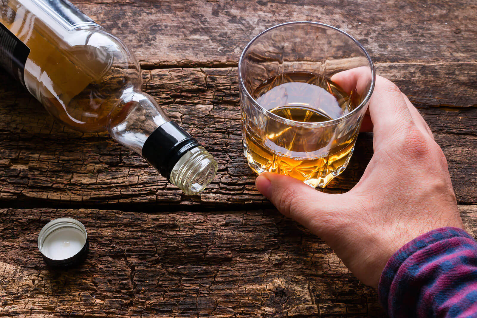 Main 11 Reasons for not Being able to Lose Weight addicted to alcohol