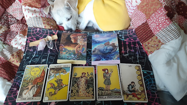 April Monthly Tarot Reading