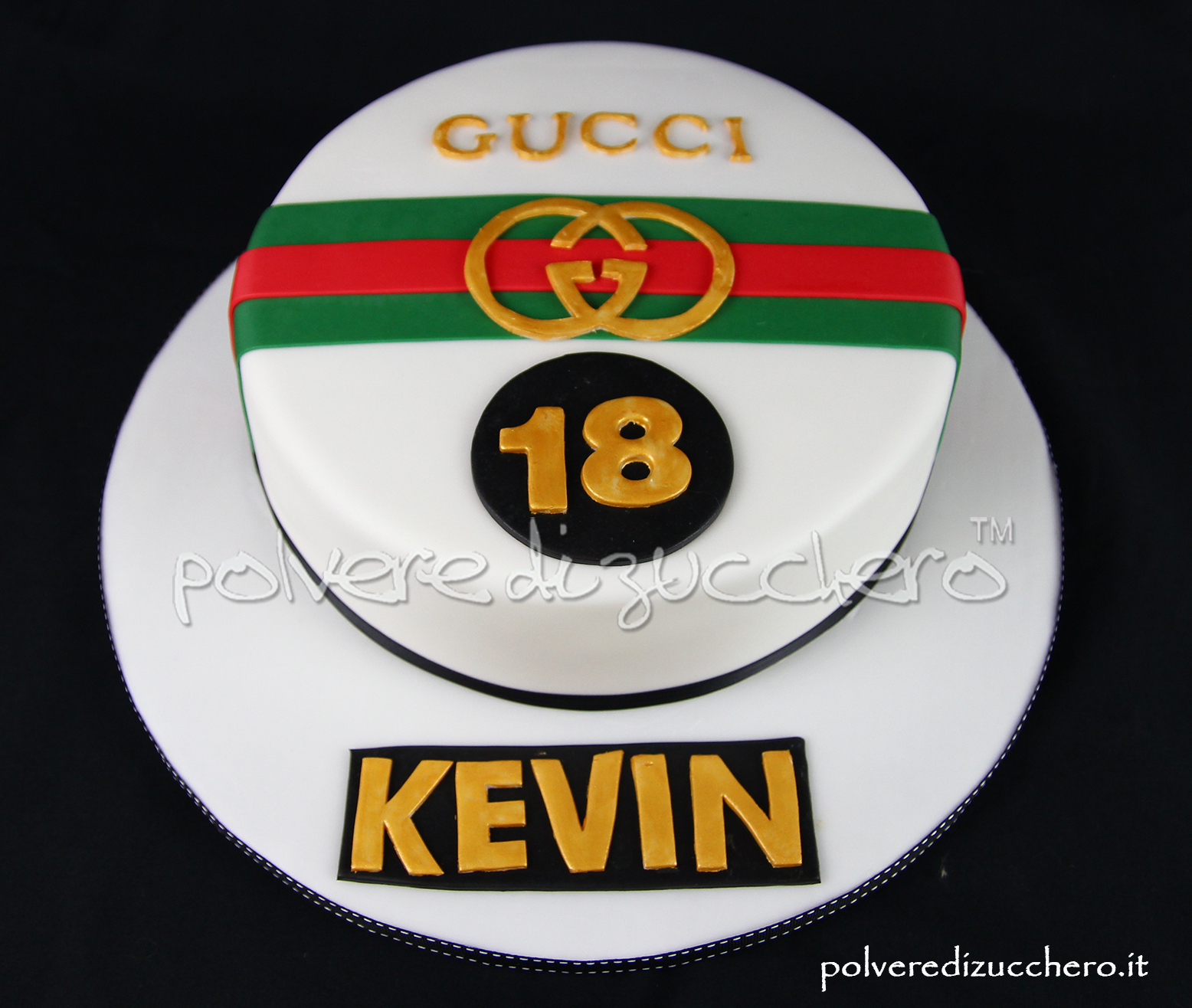 Torta In Pasta Di Zucchero Decorata Per Il 18 Compleanno Di Un Ragazzo A Tema Gucci Polvere Di Zucchero Cake Design E Sugar Art Corsi Decorazione Torte Cupcakes E Fiori Shop On Line