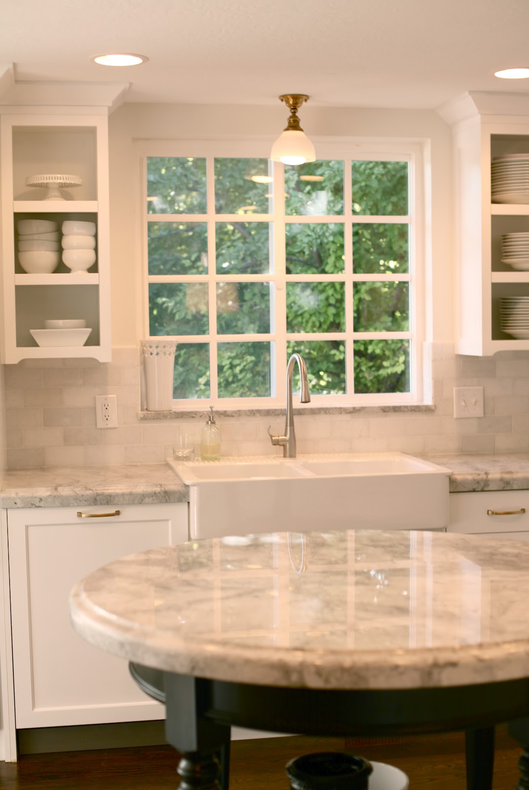 WHITE + GOLD: MARBLE KITCHEN COUNTERTOPS