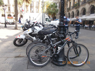 Cycles and police motorcycles at Placa Reial.