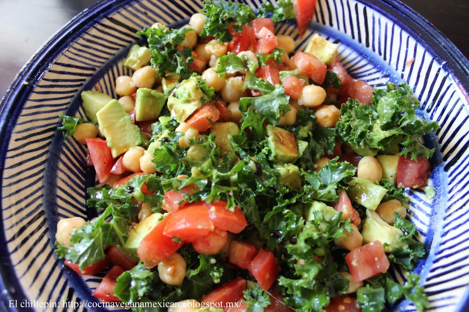 El chiltepín, la dulce cocina vegana Ensalada de kale y garbanzos