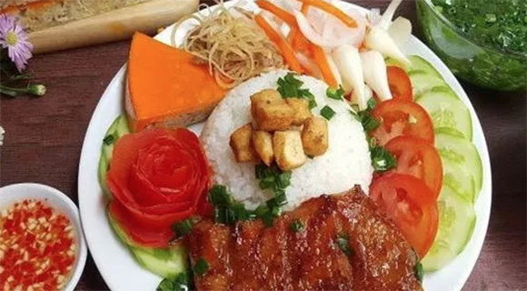 越南西貢平民美食-碎米飯