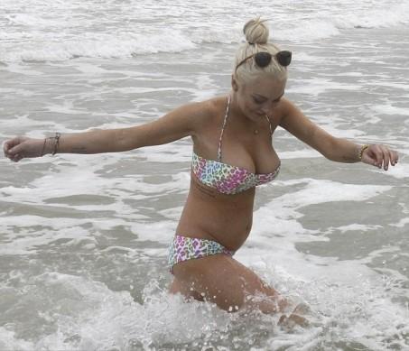 Lindsay Lohan worn Bikini at Beach Photos