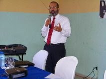   Dictan charlas acerca de la importancia de la ética y transparencia en las instituciones estatales. 