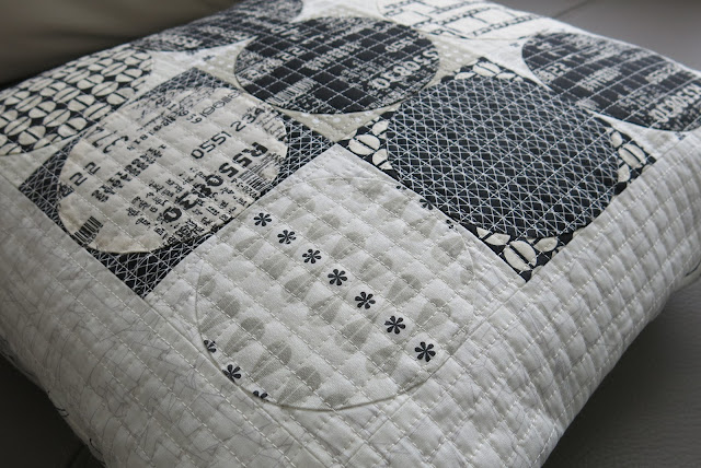 Luna Lovequilts - A black and neutral cushion / pillow - Grid machine quilting detail