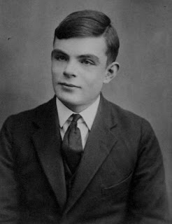 علماء أنقذوا أرواح الملايين من البشر Alan_Turing_Aged_16