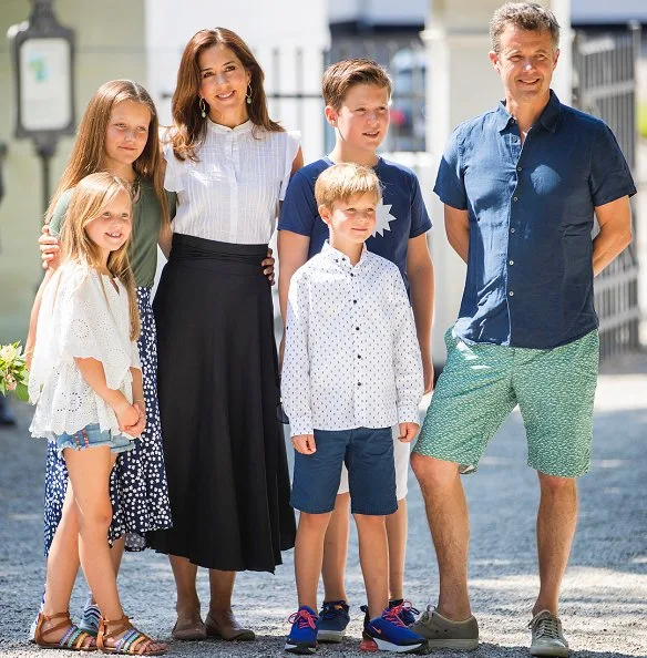 Prince Frederik, Princess Mary, Prince Christian, Princess Josephine, Princess Isabella and Prince Vincent. Baum und Pferdgarten Sashenka Skirt
