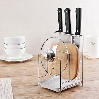 まな板、包丁、蓋をまとめて収納できるスタンド！