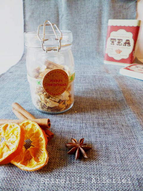 selbstgemachter Tee mit Ingwer und Orangenschale