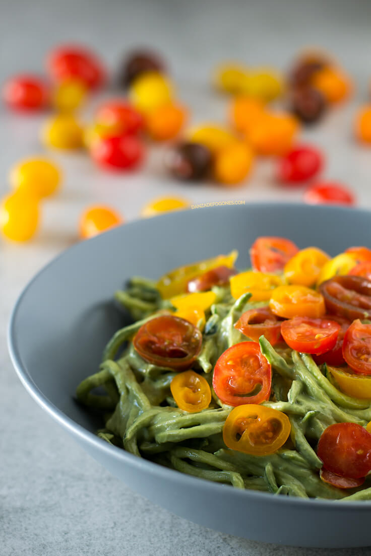Zucchini spaghetti with avocado sauce Zucchini spaghetti with avocado sauce