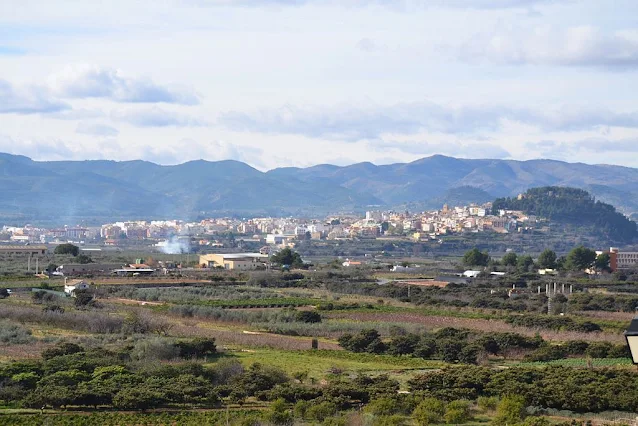 Vista de Segorbe desde Castellnovo, CXLV, reg. 2211, fol 132, 20 noviembre 1401, Martinus, Sugurbi