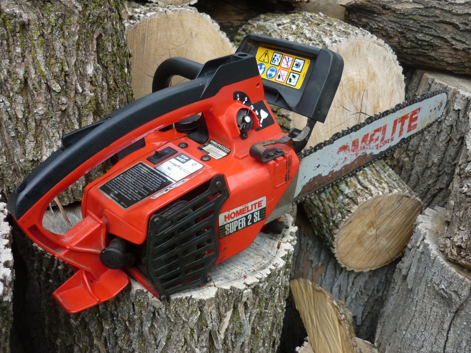 VINTAGE CHAINSAW COLLECTION HOMELITE SUPER II SL.
