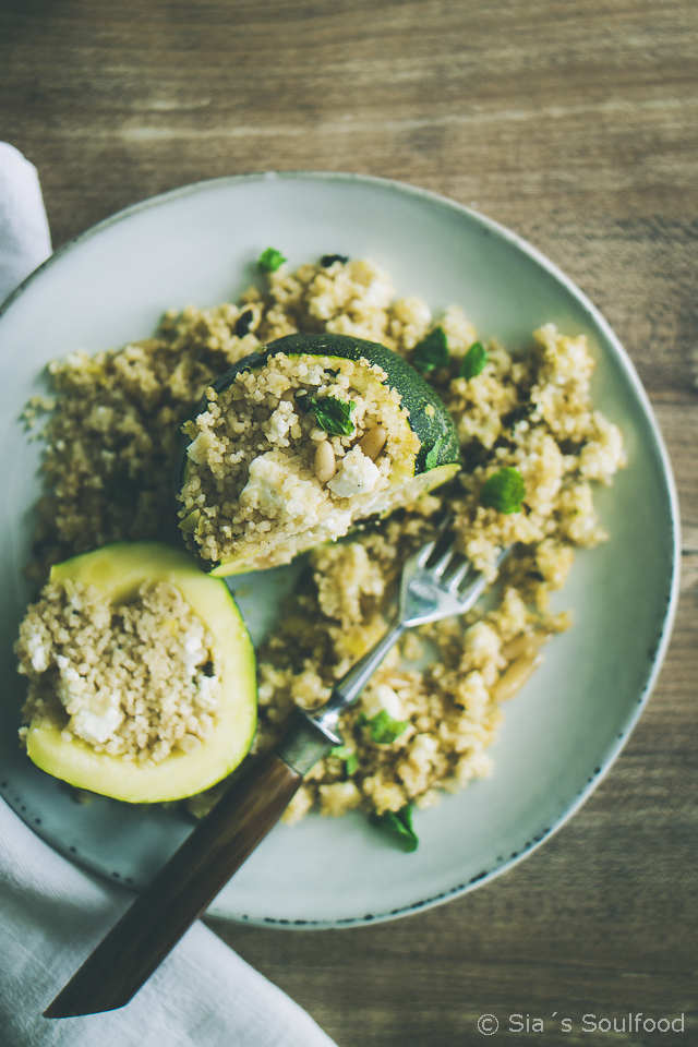 sia´s soulfood foodblog: Gefüllte runde Zucchini mit Couscous und Feta