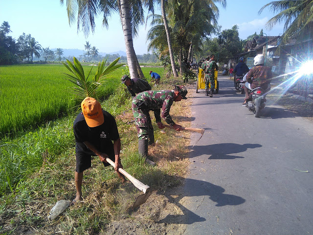 Warga Jimbung Bersama Kodim Klaten Bersihkan Jalan TMMD Reg 105