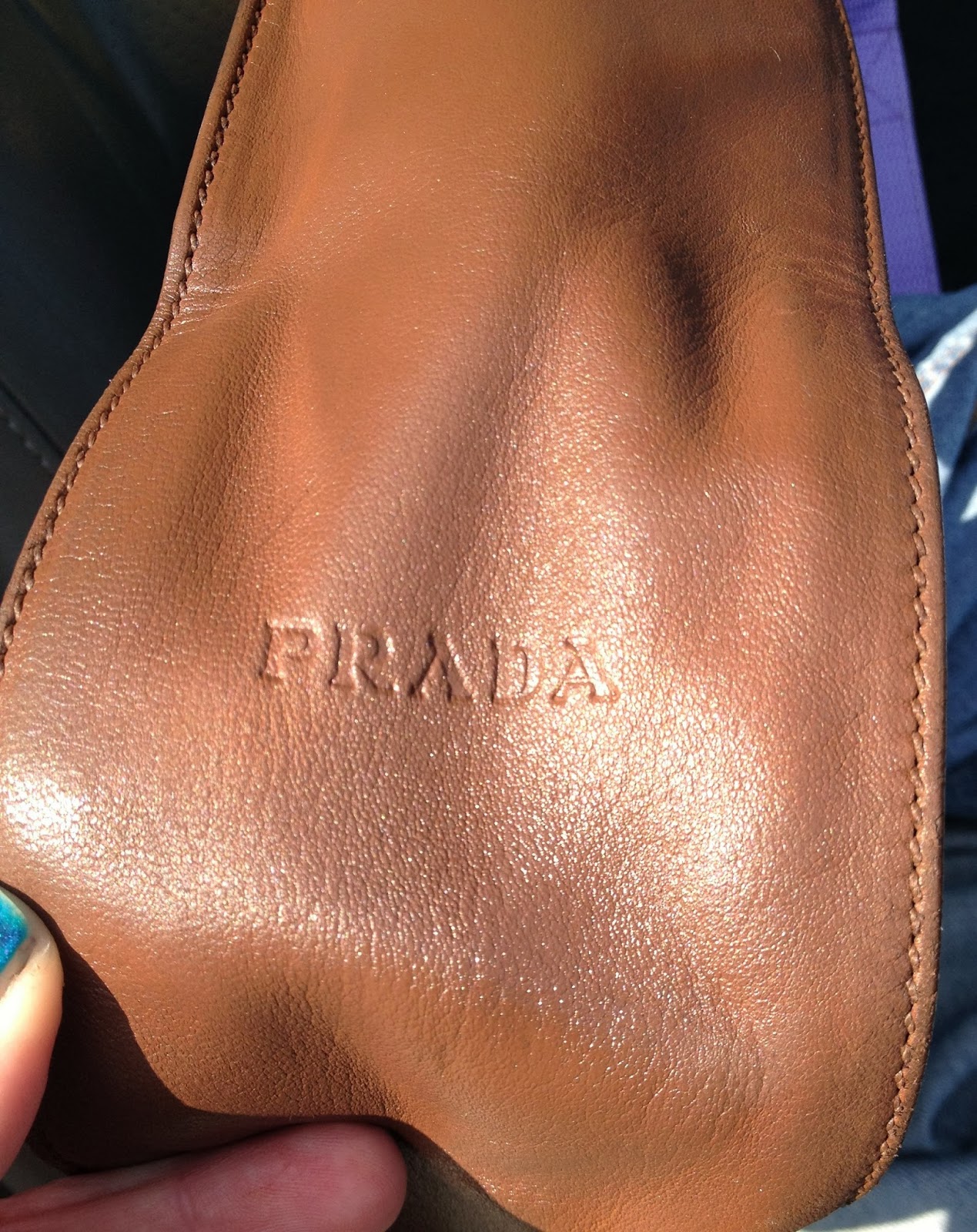 краска для изделий из кожи. восстановление кожи сидений. крашение кожи. покраска и реставрация кожи. покраска кожаных сидений.