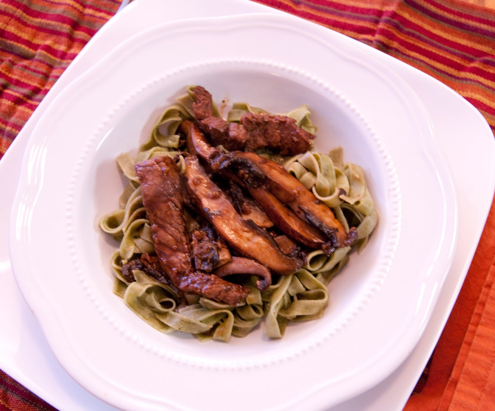 Portobello Mushrooms and Sirloin Strips over Spinach Pasta FOOD