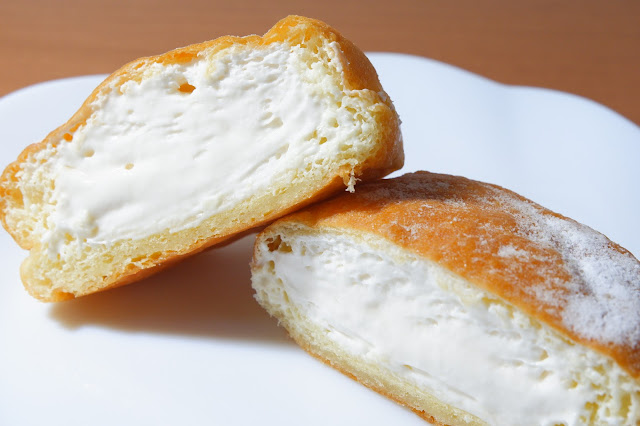 ローソンのふわふわホイップドーナツ これでもかとホイップクリームが詰まっ てる ぱんべる