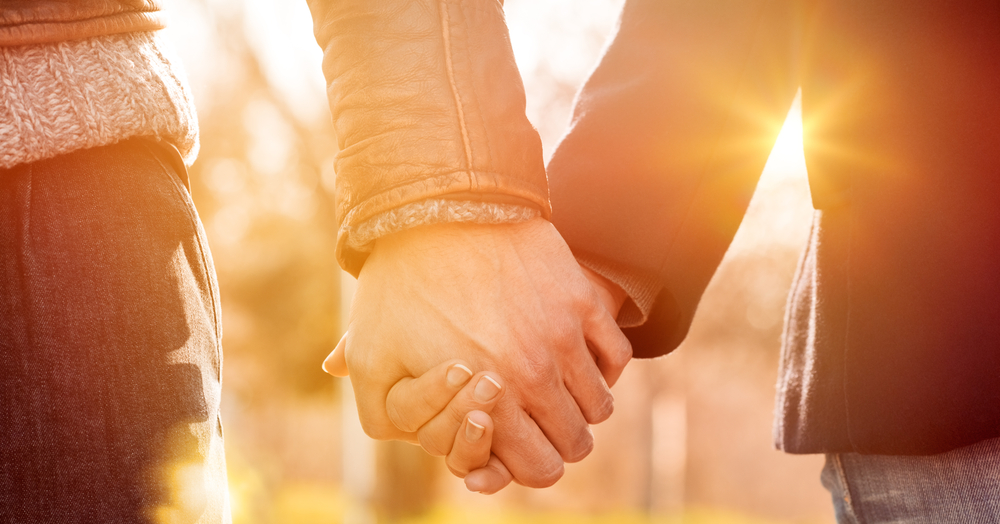 How Do You Hold Hands? Your Answer Reveals What Your Relationship Is Like