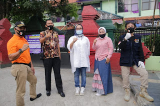 DLH Kota Cirebon Berbagi Masker Untuk Mendukung AKB DLH Kota Cirebon Berbagi Masker Untuk Mendukung AKB
