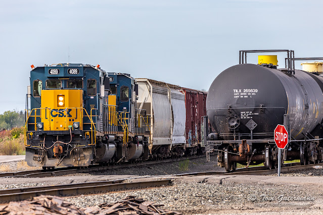 CSXT 4089 and 4046 on the Local Yard Drill track, before "drilling" back into the Local Yard