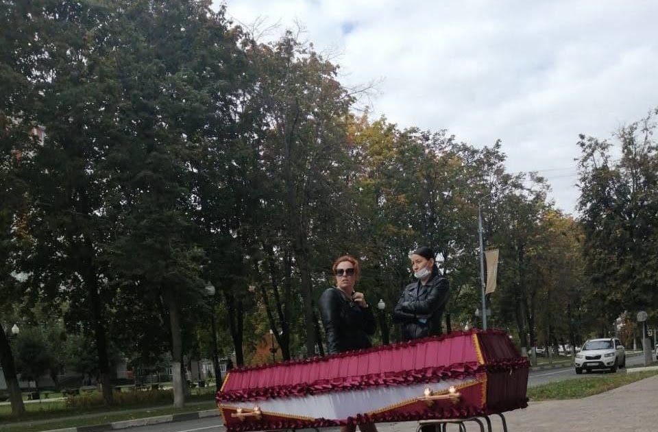 можно ли нести гроб