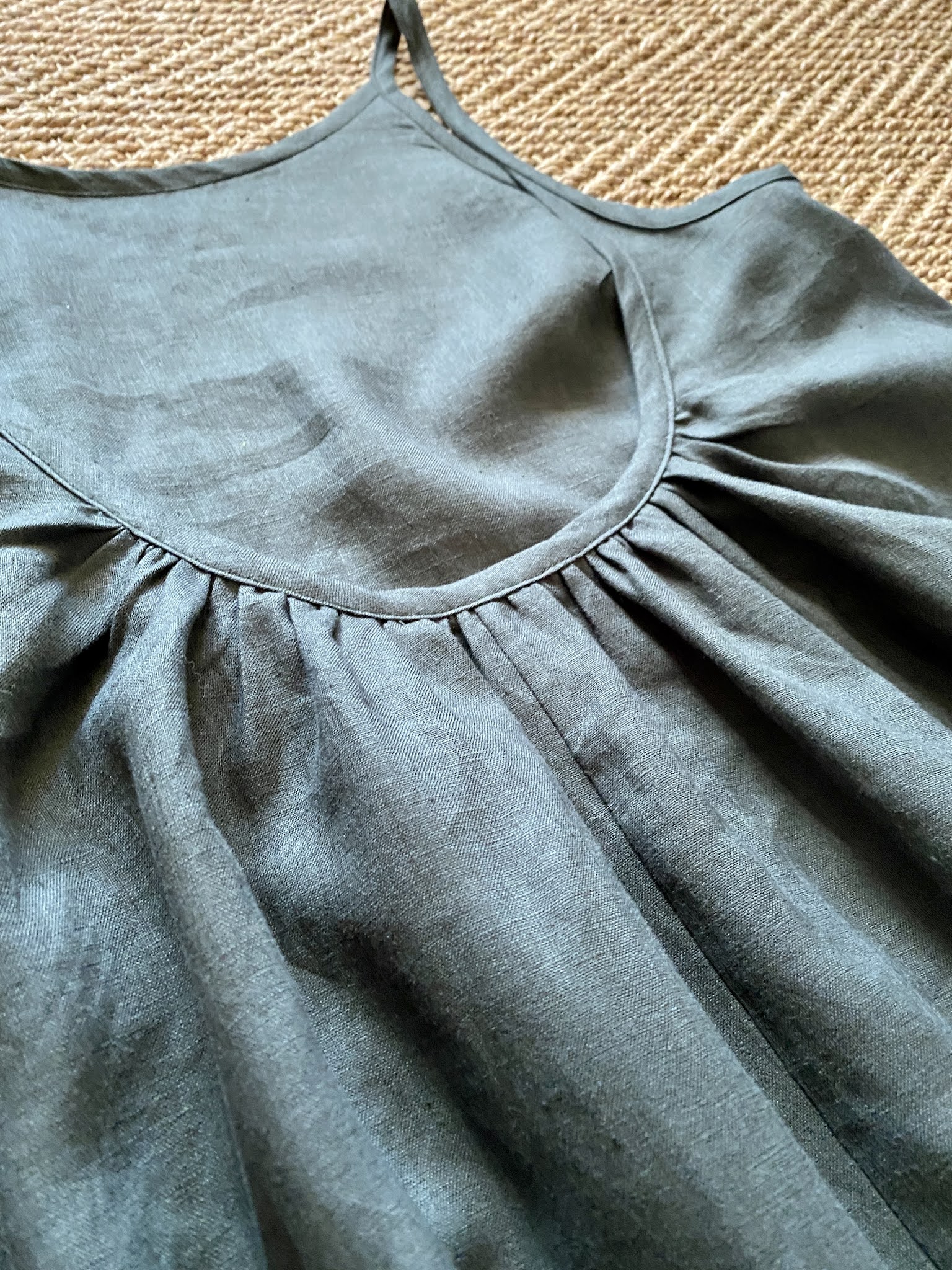 Diary of a Chain Stitcher : Smoke Linen Hallon Dress