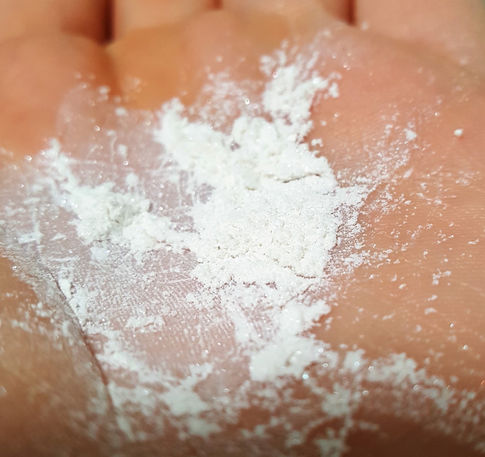 First Snow Dusting Powder Shine Bright Like a Diamond The Lush Box