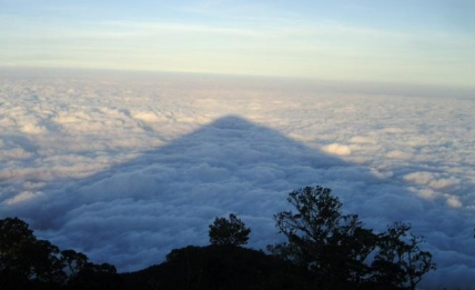Sejarah Gunung Cikuray - Tempat Para Petapa Yang Penuh Misteri