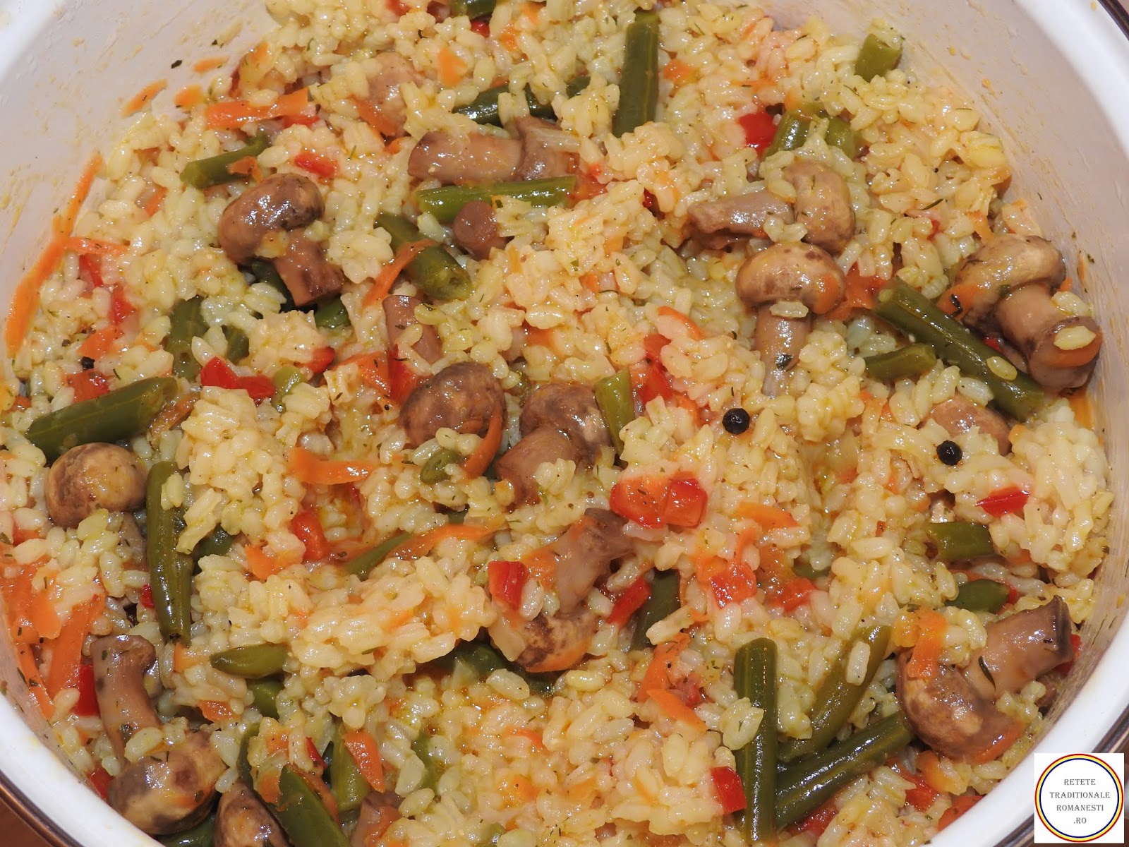 Orez cu legume reteta Retetetraditionaleromanesti.ro