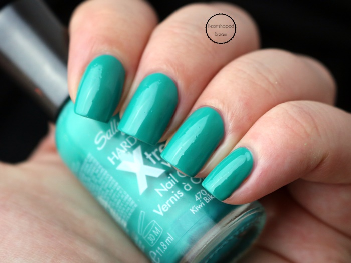 Sally Hansen 470 Kiwi Bikini Essence 08 Night In Vegas Heartshaped Dream