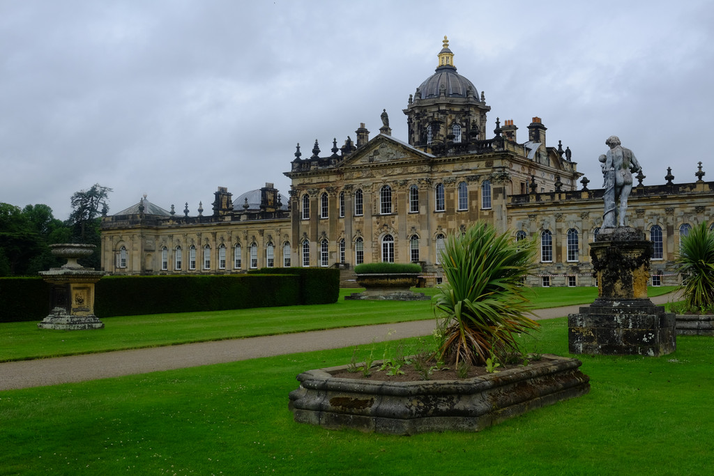 thequacksoflife: Pre-Raphaelite glass and Castle Howard