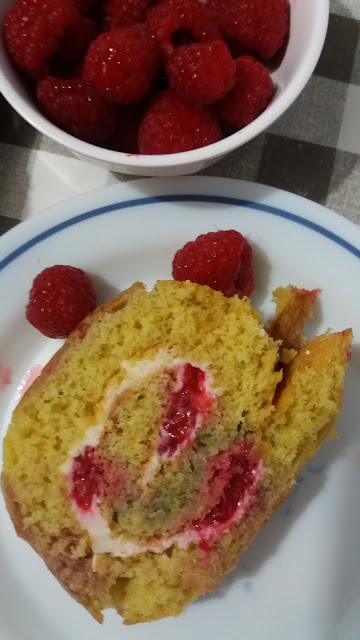 Roulé à la framboise ;Roulé à la framboise;Roulé à la framboise et sa ganache au chocolat blanc