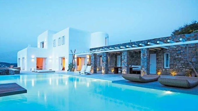 Μύκονος: Ο ντελιβεράς έμεινε με το στόμα ανοιχτό όταν είδε ποιος του άνοιξε την πόρτα 