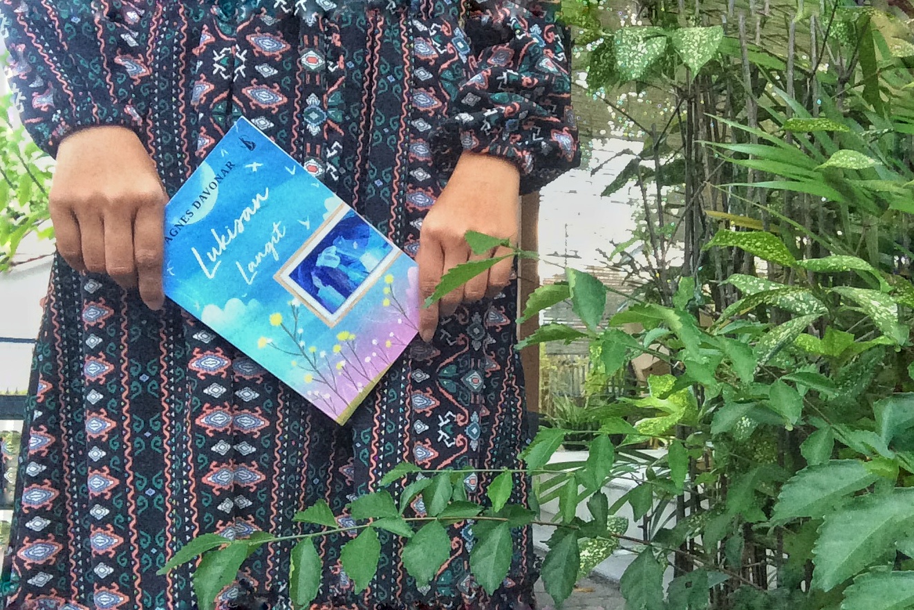 Review Novel Lukisan Langit Karya Agnes Davonar Duakakikuu