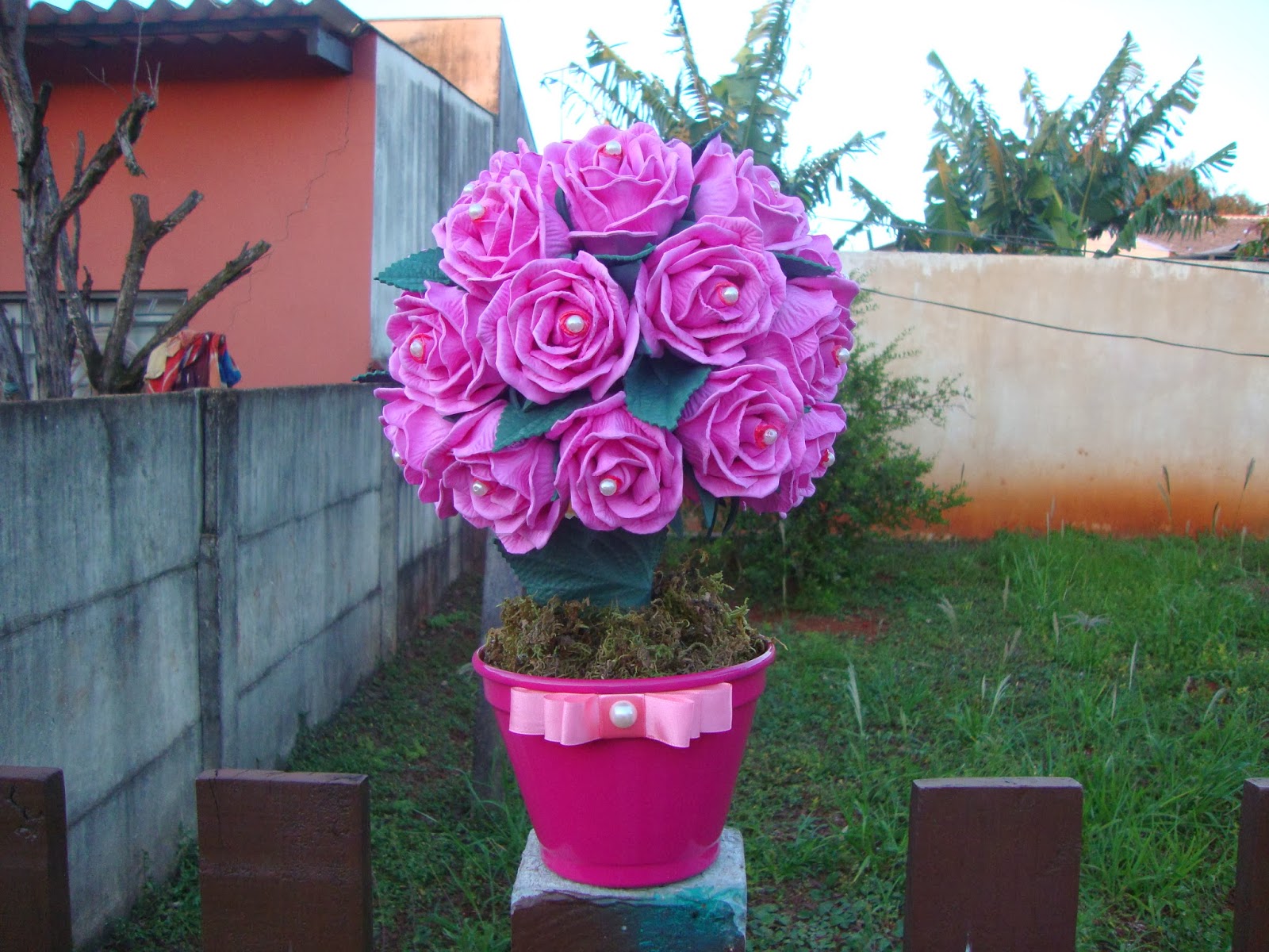Flores & Barbantes Cia: Vasos de rosas em EVA