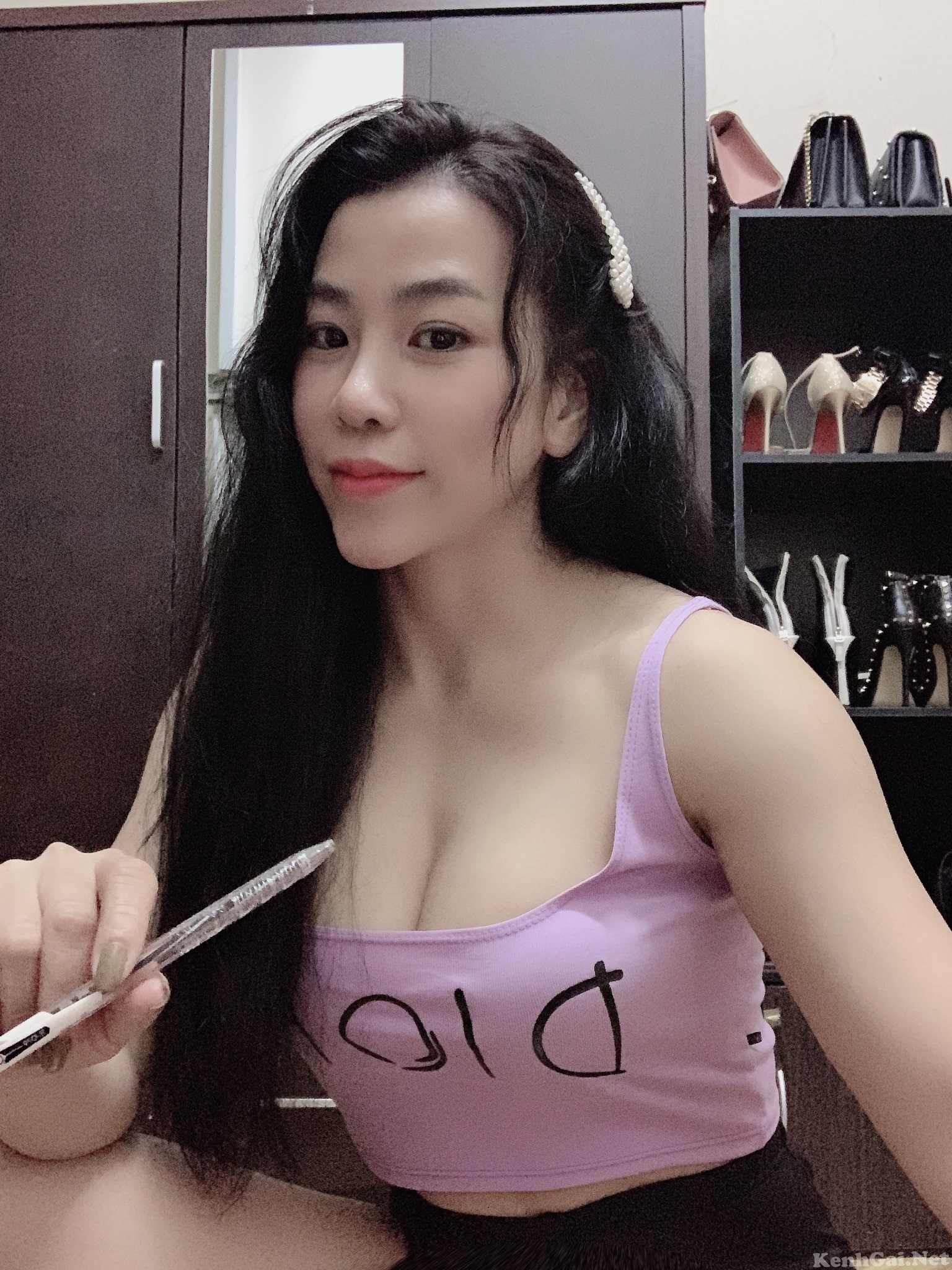 Helen Trần: Bờ mông vững chắc =)))