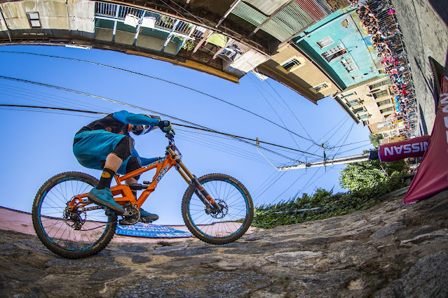 Wall street Ben moore urban downhill racing, railing the wall