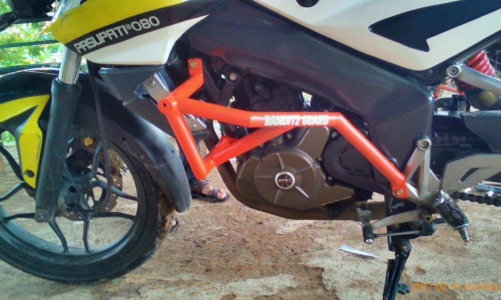 CUSTOM ENGINE GUARD,CRASH BAR,TUBULAR,SIDE GUARD,ENGINE COVER,BREKET