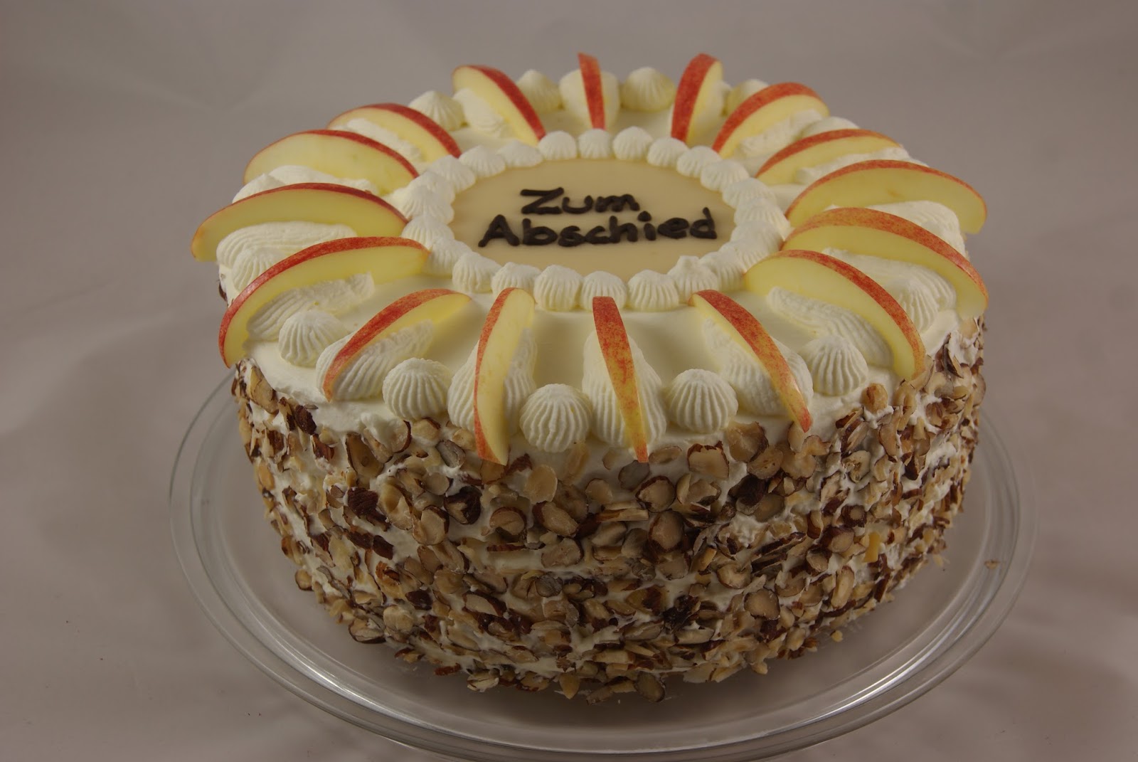 biscuit and buttercream: Apfel-Haselnuss-Torte