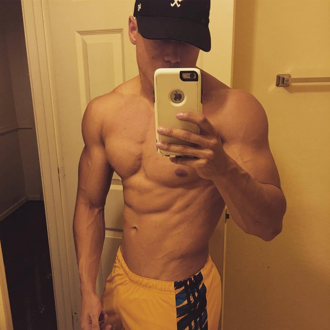 strong-shirtless-bad-boys-selfies