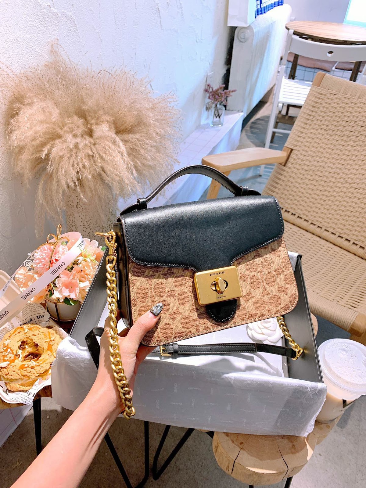 WE Do Love Luxury COACH Cassidy Top Handle Crossbody in Signature