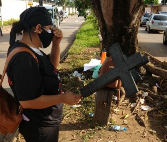 CRUZES NEGRAS – Reivindicando EPI´s e pagamento de insalubridade servidores do Hospital João Paulo II realizam protesto