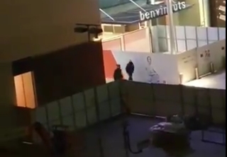 [VER VIDEOS] vigilantes de seguridad del CC La maquinista se enfrentan a un grupo de encapuchados que pretendían robar un cajero automático